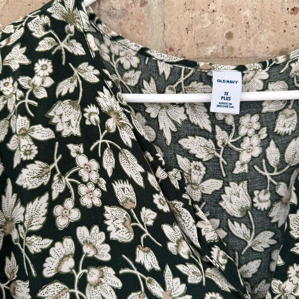 Old Navy Floral Dress - Picture 2 of 8